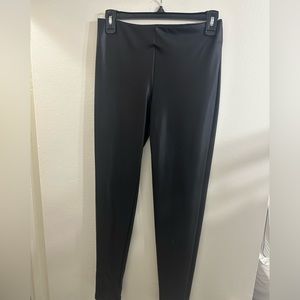 MANGO Faux leather. Cropped design. High waist. Elastic waist.